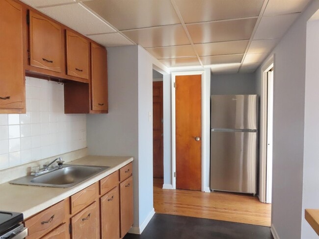 Building Photo - 139 N Dorset Ave