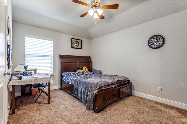 Building Photo - 8609 McCutchins Dr