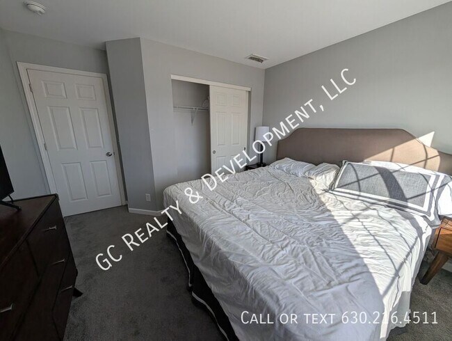 Building Photo - 646 Vine St