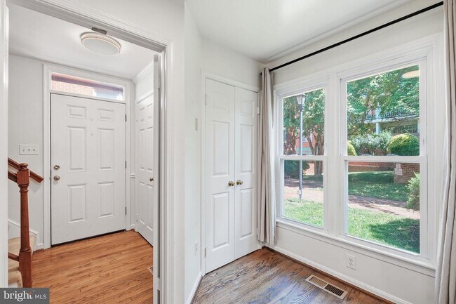 Building Photo - 541 Colecroft Ct