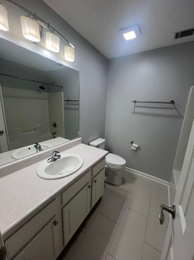 Building Photo - Lovely 3 bed 2 bath house on Ruth St.!