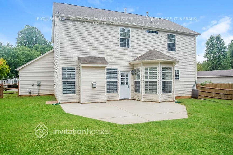 Building Photo - 107 Misty Arbor Ln