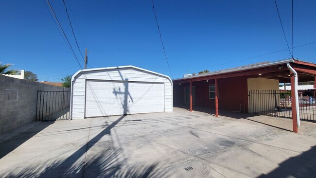 Building Photo - One Story House in Southwest