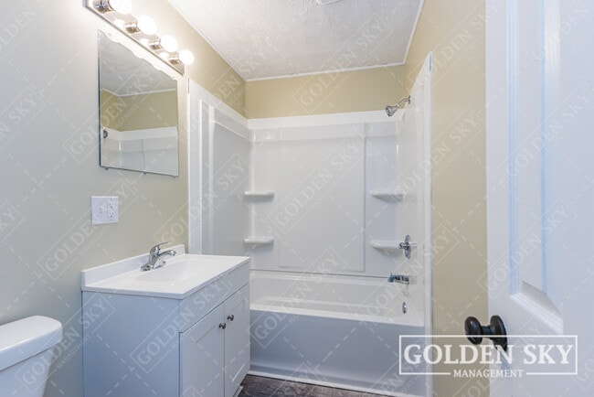 Building Photo - 2125 E Harvard Ave