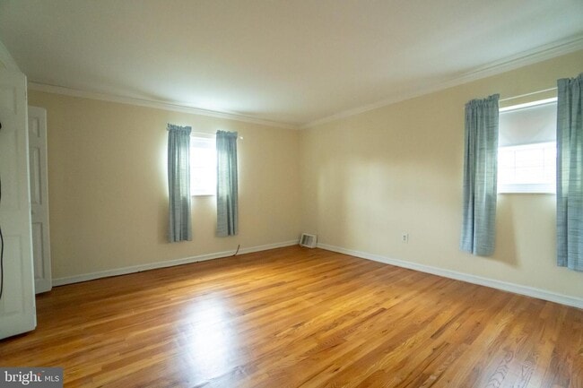 Building Photo - 129 Ridgefield Rd