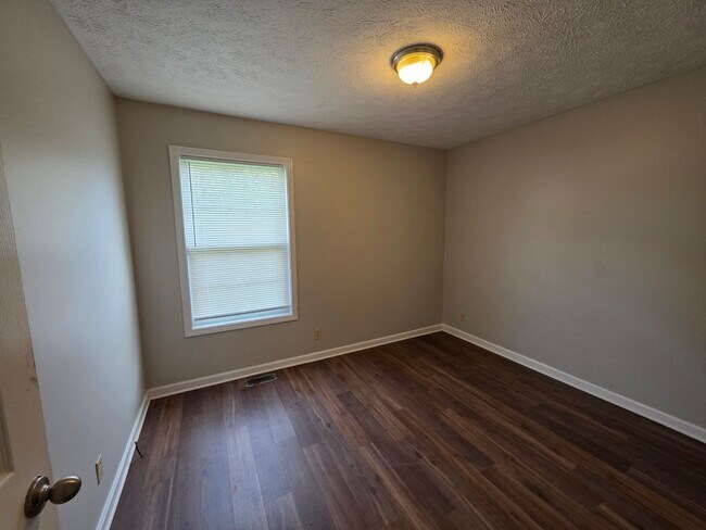 Building Photo - 1/2 OFF 1st Month's Rent!!
