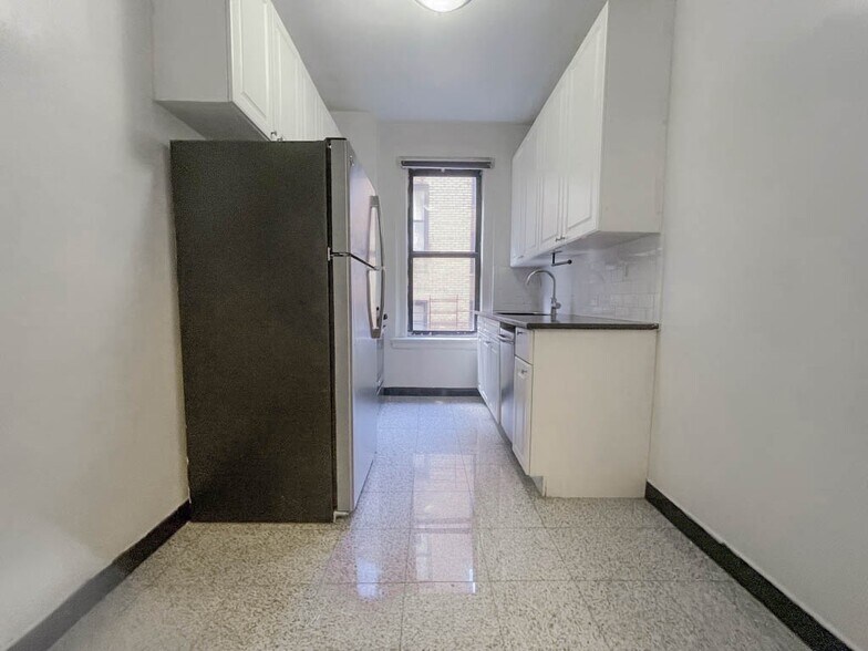 Building Photo - 664 W 163rd St