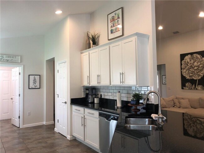 Building Photo - 1739 Berkshire Cir SW