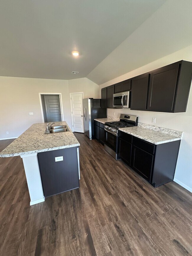 Building Photo - Now Pre-Leasing! Your Next 4-Bedroom, 2-Bath Home in Broken Arrow Awaits!