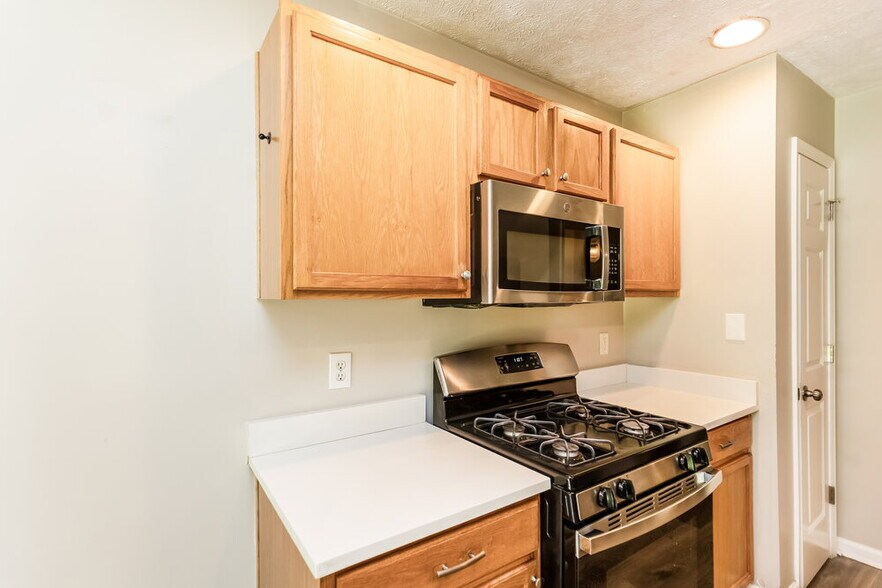 Building Photo - 205 Silver Ridge Dr