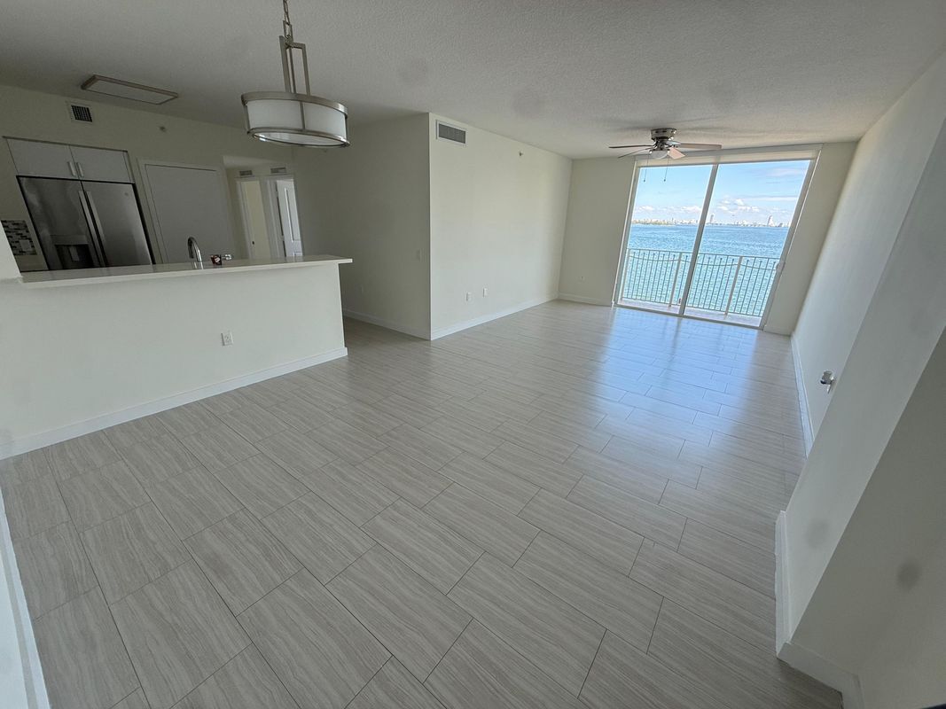 Building Photo - 551 NE 39th St