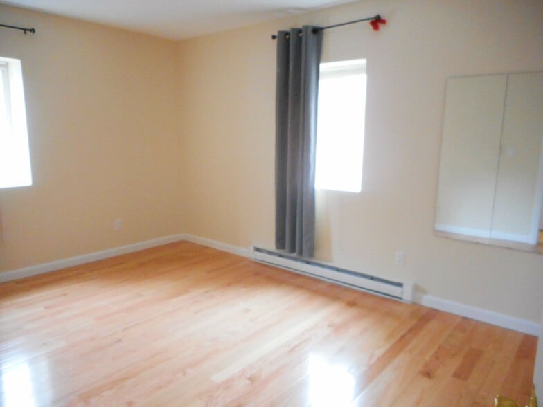 Building Photo - 10 Scottfield Rd