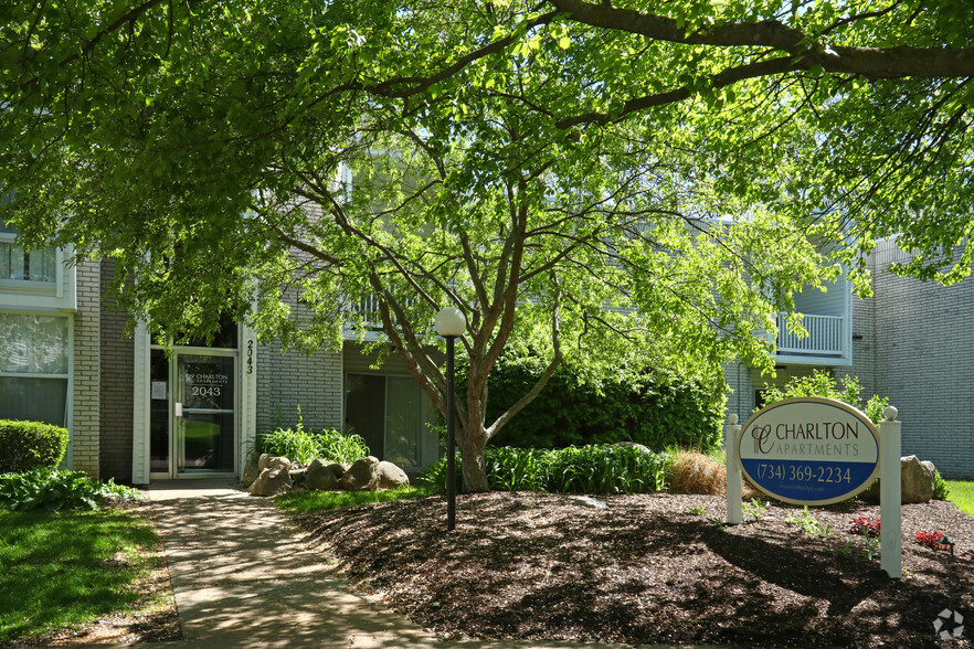 Building Photo - Charlton Apartments