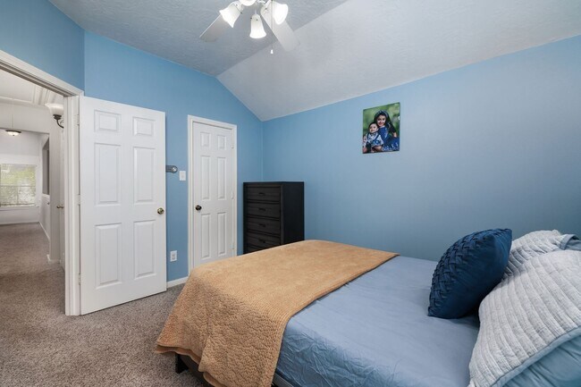 Building Photo - 19 Pine Dr