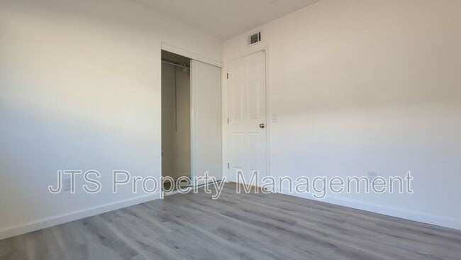 Building Photo - 10402 S White Rock Rd