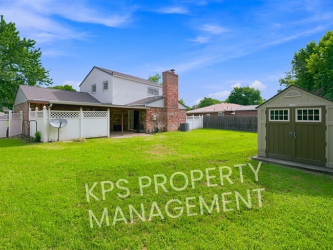 Building Photo - 1915 Cypress Ln