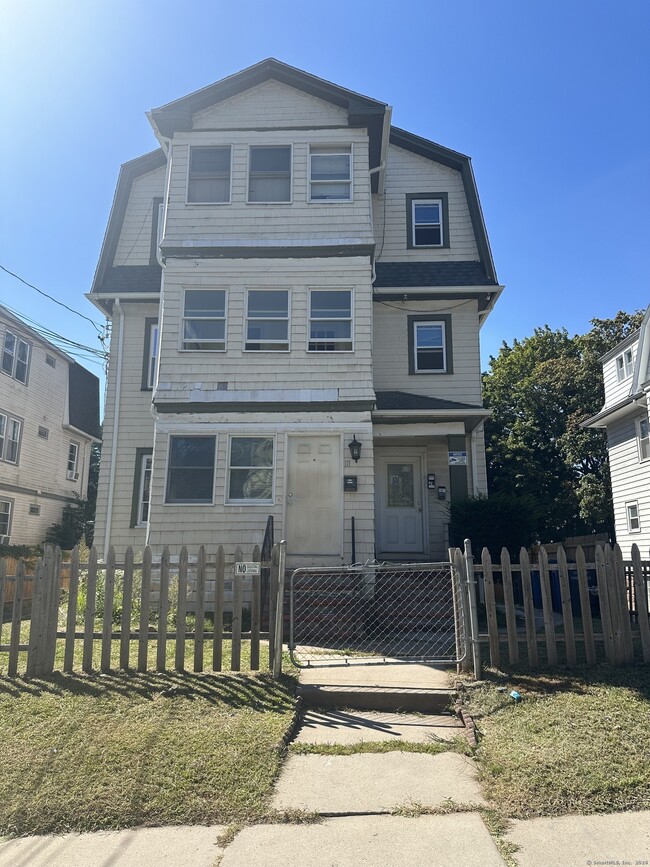 Building Photo - 109 Evergreen Ave