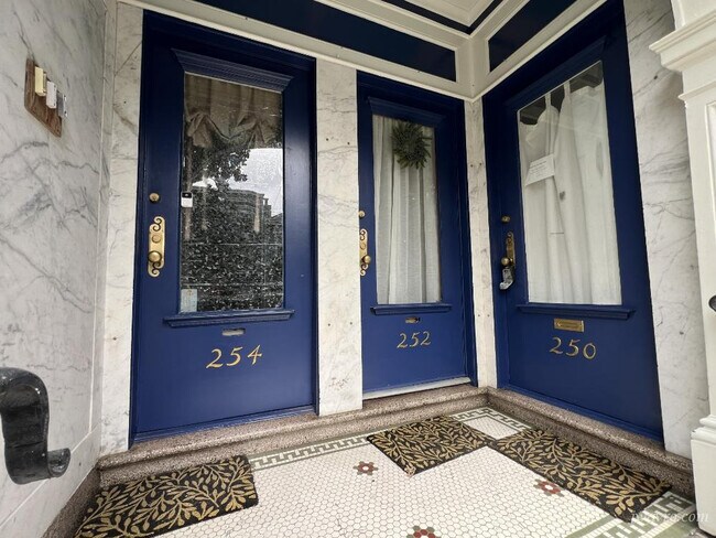 Building Photo - 250-254-254 Carl St