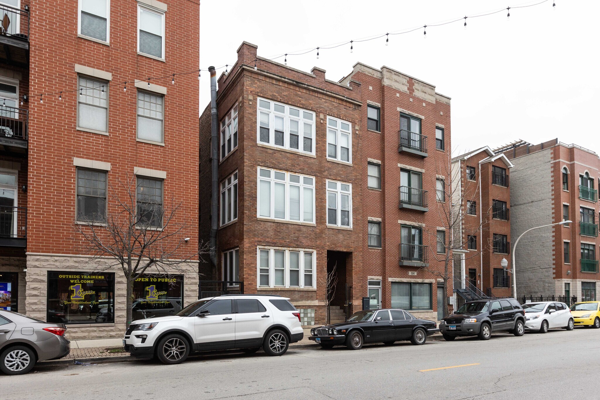 Building Photo - 3238 N Sheffield Ave
