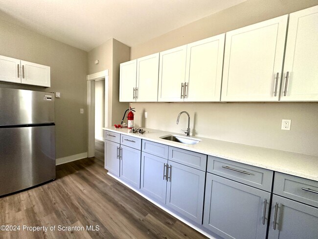 Building Photo - 114 S Lincoln Ave