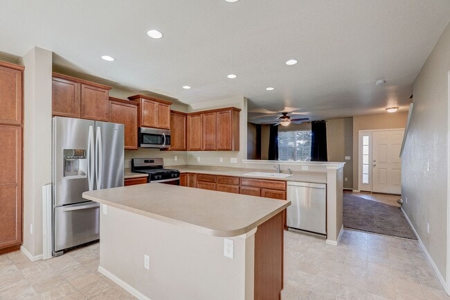 Building Photo - 5 bedroom single family home in Castle Rock.