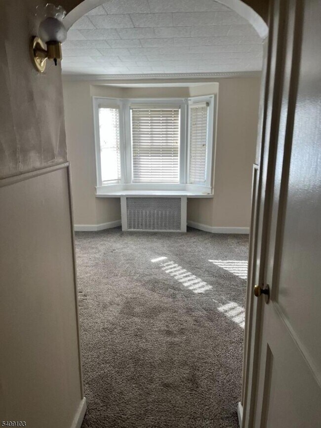 Building Photo - 136 E Main St