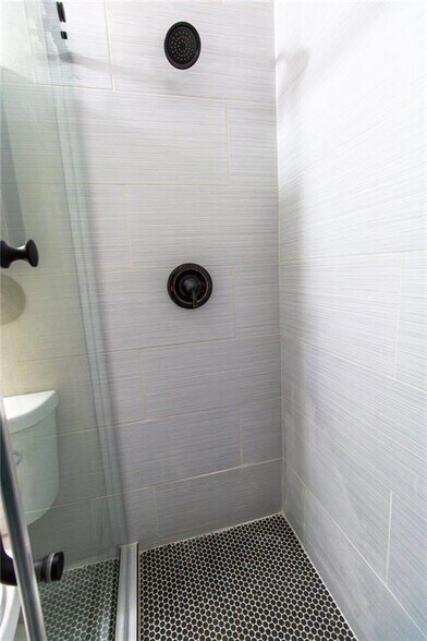 Updated Tile - 288 Thornton St SW