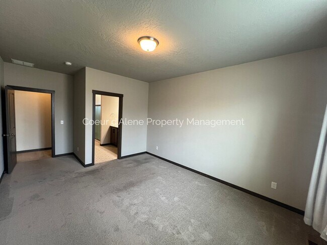 Building Photo - 3 bed house in Woodbridge