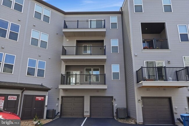 Building Photo - 43830 Middleway Ter