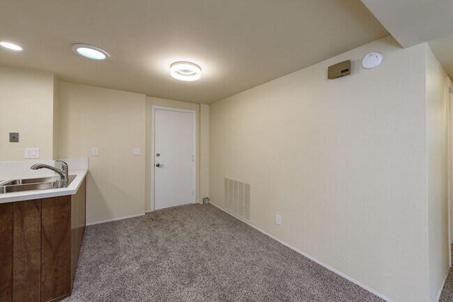 Building Photo - Spacious SDSU Townhome For Rent!