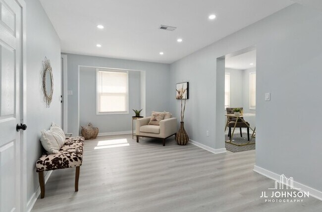 Building Photo - 2018 Lisle Ave