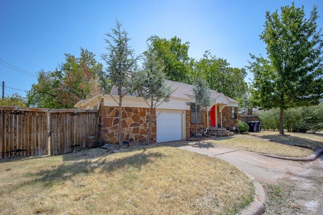Building Photo - 3708 N Virginia Ave