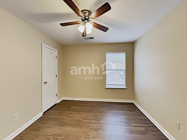Building Photo - 8396 Cross Pointe Drive