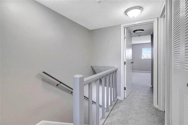 Building Photo - 709 Russell Ln