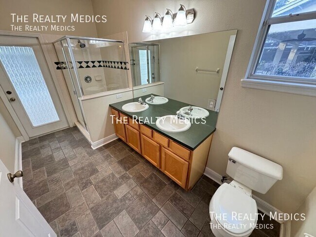 Building Photo - 2737 Scarborough Dr