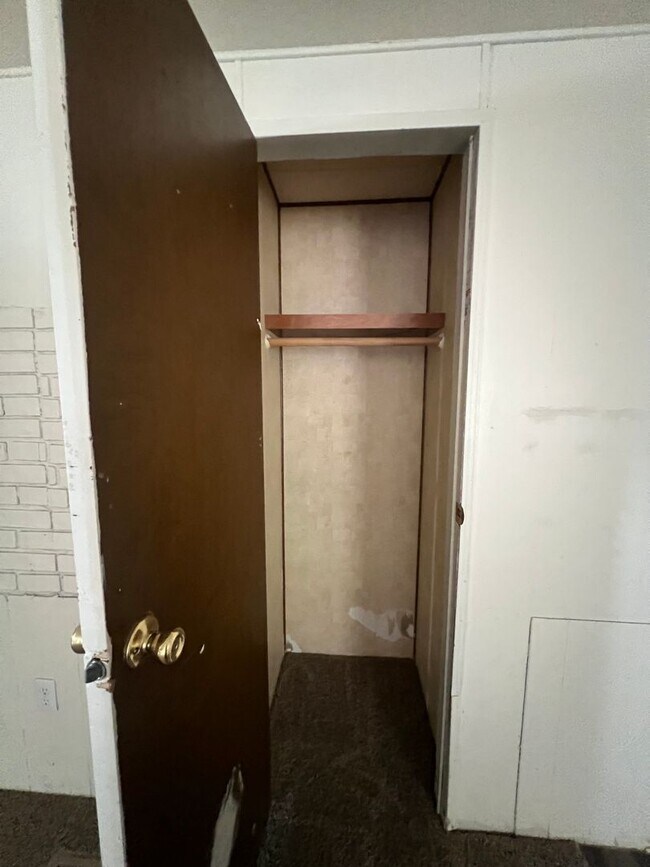 Building Photo - Low Traffic Street-Small Pet Family Member...