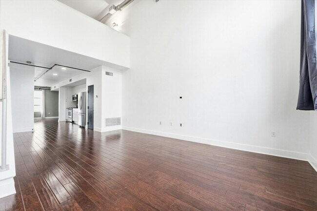 Building Photo - 911 E Santa Ana Blvd