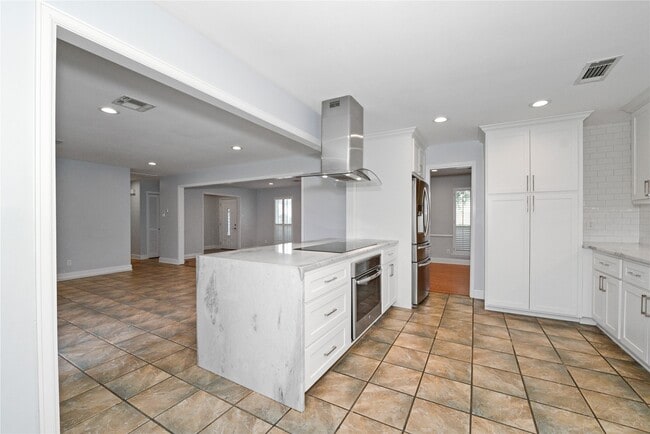 Building Photo - 3415 Freshmeadows Dr