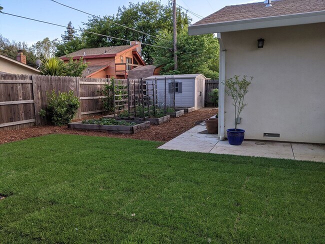 Building Photo - Beautifully remodeled East Davis home available August 5!