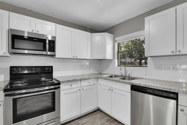 Building Photo - 3539 Balboa Cir