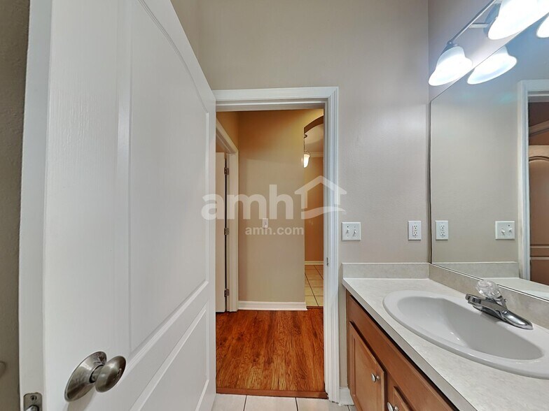 Building Photo - 30652 Palmerston Pl