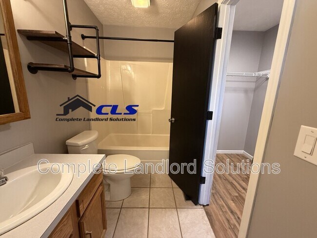 Building Photo - 2972 Kings Ct