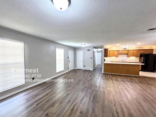 Building Photo - 6375 Greenbriar Dr