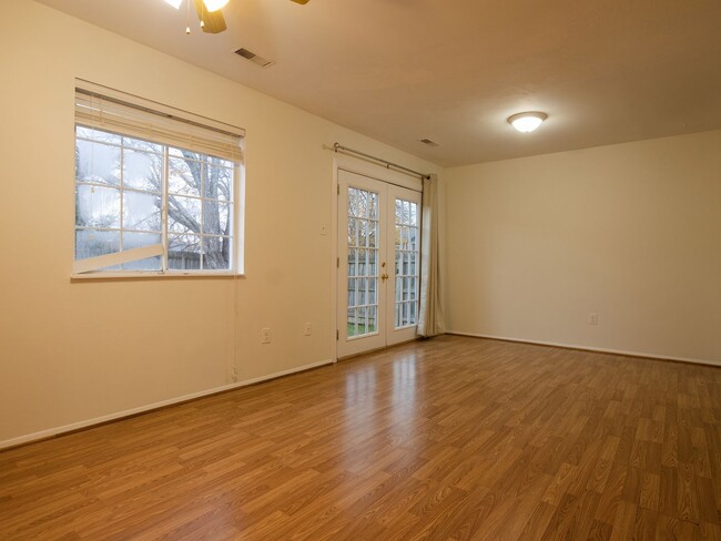 Building Photo - Beautiful 3-Bedroom Townhome with Private Backyard in Henrico