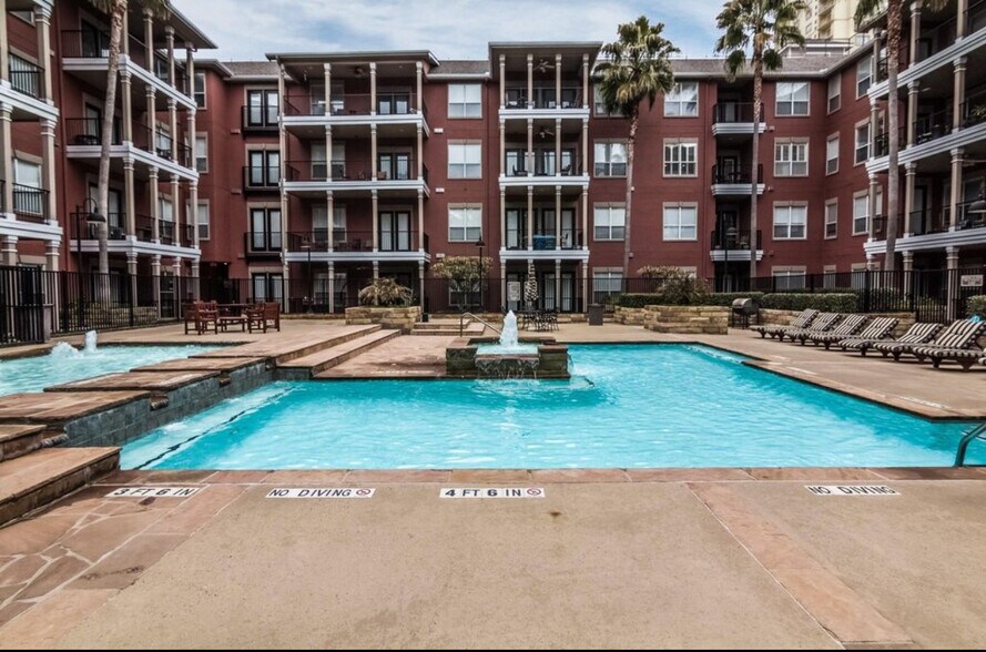 Building Photo - 2400 McCue Rd