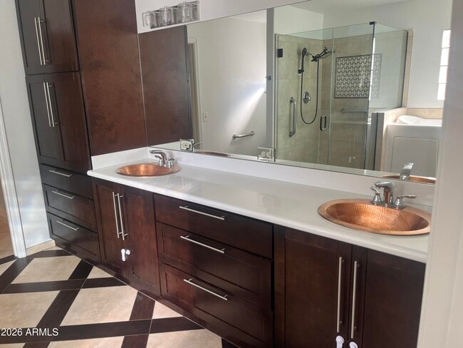 Building Photo - 3721 S Hawthorn Dr