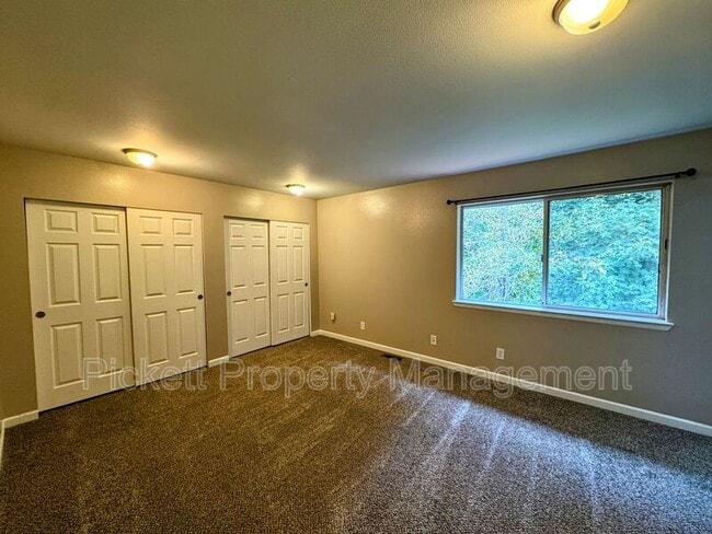 Building Photo - 1081 NE Shadybrook Ct