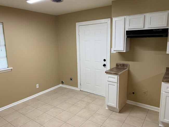 Building Photo - 701 Frayser Dr