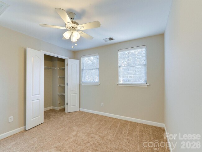 Building Photo - 1224 Green Oaks Ln