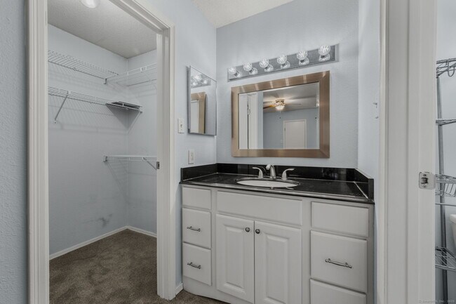 Building Photo - 33 Crown Knoll Ct